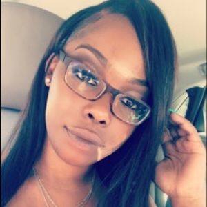 Meet your Posher, Ebony